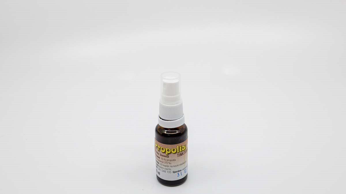 Propolis tinktura iz slovenskega čebelarstva – naravni antiseptik