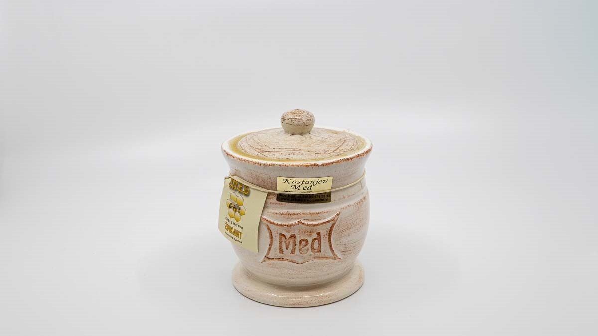 Med v tradicionalni glineni posodi – Žvikart